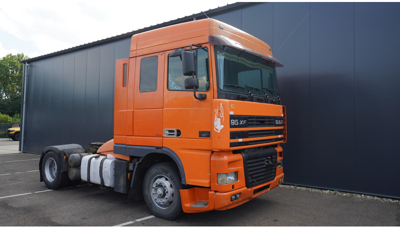 DAF XF 95.380 SC MANUAL GEARBOX - Tracteur routier: photos 3 DAF XF 95.380 SC MANUAL GEARBOX - Tracteur routier: photos 3