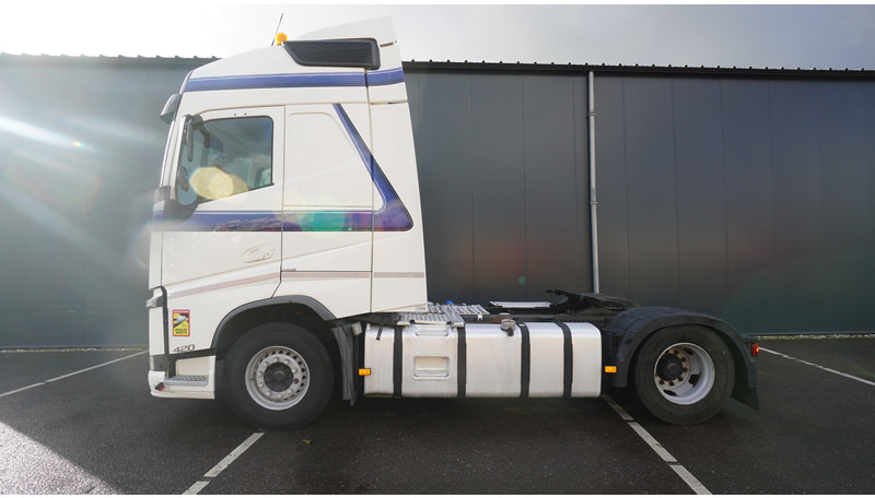 Volvo FH 420 EURO 6 GLOBETROTTER - Tracteur routier: photos 1 Volvo FH 420 EURO 6 GLOBETROTTER - Tracteur routier: photos 1