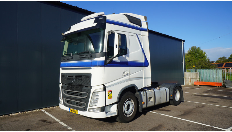 Volvo FH 420 EURO 6 GLOBETROTTER WITH TRS - Tracteur routier: photos 3 Volvo FH 420 EURO 6 GLOBETROTTER WITH TRS - Tracteur routier: photos 3