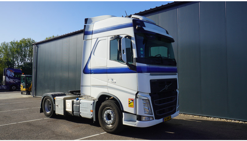 Volvo FH 420 EURO 6 GLOBETROTTER WITH TRS - Tracteur routier: photos 4 Volvo FH 420 EURO 6 GLOBETROTTER WITH TRS - Tracteur routier: photos 4