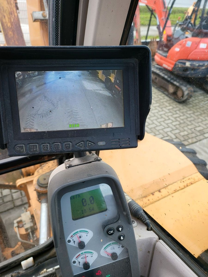 Pelle sur pneus Case WX125: photos 14 Pelle sur pneus Case WX125: photos 14