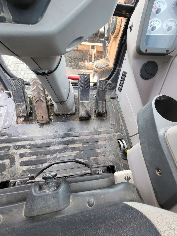 Pelle sur pneus Case WX125: photos 13 Pelle sur pneus Case WX125: photos 13