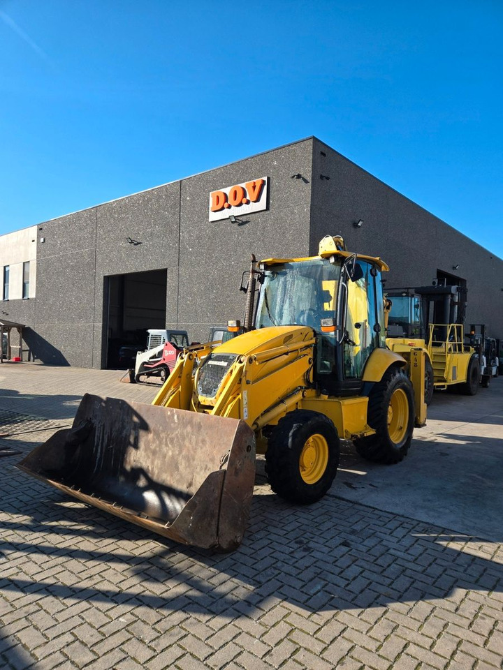 Komatsu WB97 - Tractopelle: photos 1 Komatsu WB97 - Tractopelle: photos 1