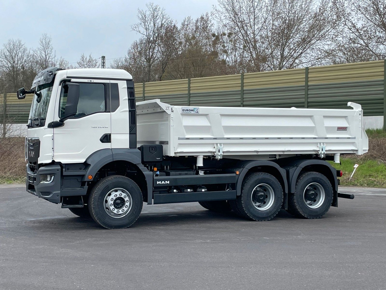 MAN TGS 33.440 6x4 /Euro6 3-Seiten-Kipper EuromixMTP - Camion benne: photos 3 MAN TGS 33.440 6x4 /Euro6 3-Seiten-Kipper EuromixMTP - Camion benne: photos 3