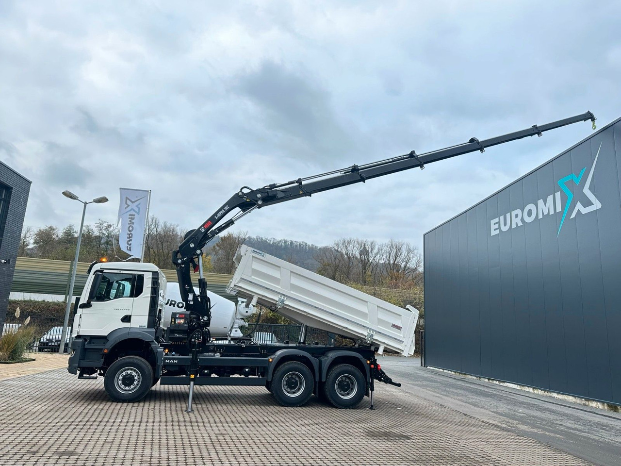 MAN TGS 33.440 6x6 /3-Seiten- Kipper / Kran HIAB 302 - Camion benne, Camion grue: photos 1 MAN TGS 33.440 6x6 /3-Seiten- Kipper / Kran HIAB 302 - Camion benne, Camion grue: photos 1