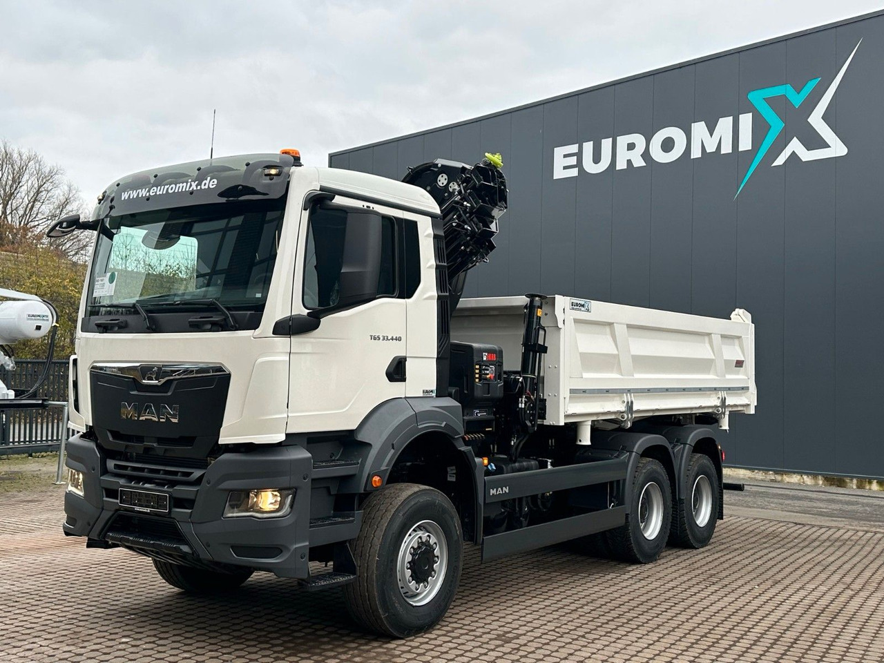MAN TGS 33.440 6x6 /3-Seiten- Kipper / Kran HIAB 302 - Camion benne, Camion grue: photos 2 MAN TGS 33.440 6x6 /3-Seiten- Kipper / Kran HIAB 302 - Camion benne, Camion grue: photos 2