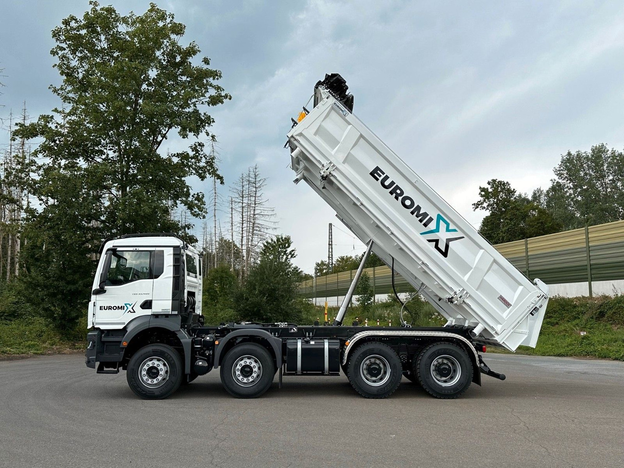 MAN TGS 35.480 8x4 EuromixMTP 3-Seiten-Kipper - Camion benne: photos 5 MAN TGS 35.480 8x4 EuromixMTP 3-Seiten-Kipper - Camion benne: photos 5