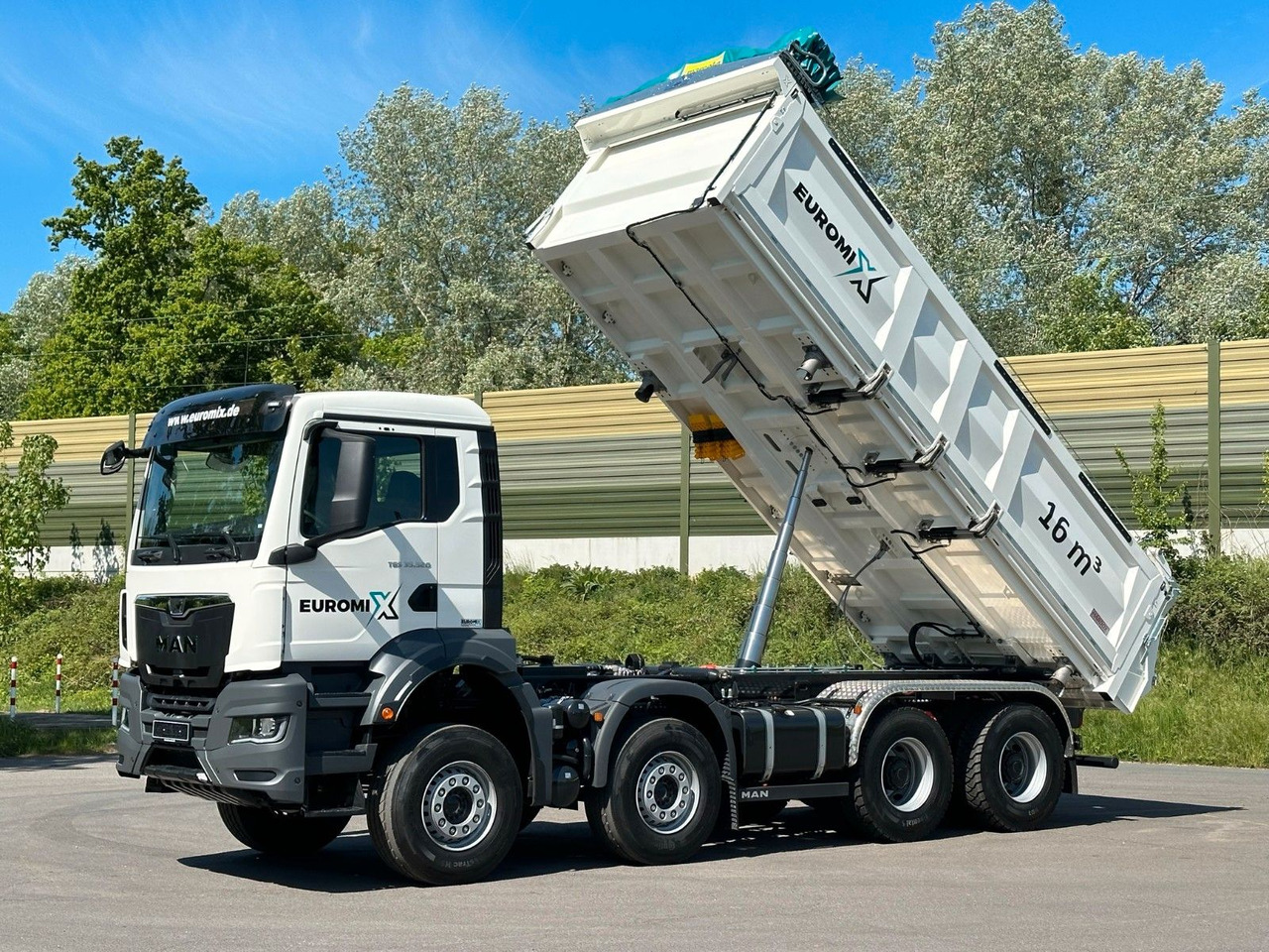 MAN TGS 35.520 8x4 EuromixMTP 3-Seiten-Kipper - Camion benne: photos 1 MAN TGS 35.520 8x4 EuromixMTP 3-Seiten-Kipper - Camion benne: photos 1