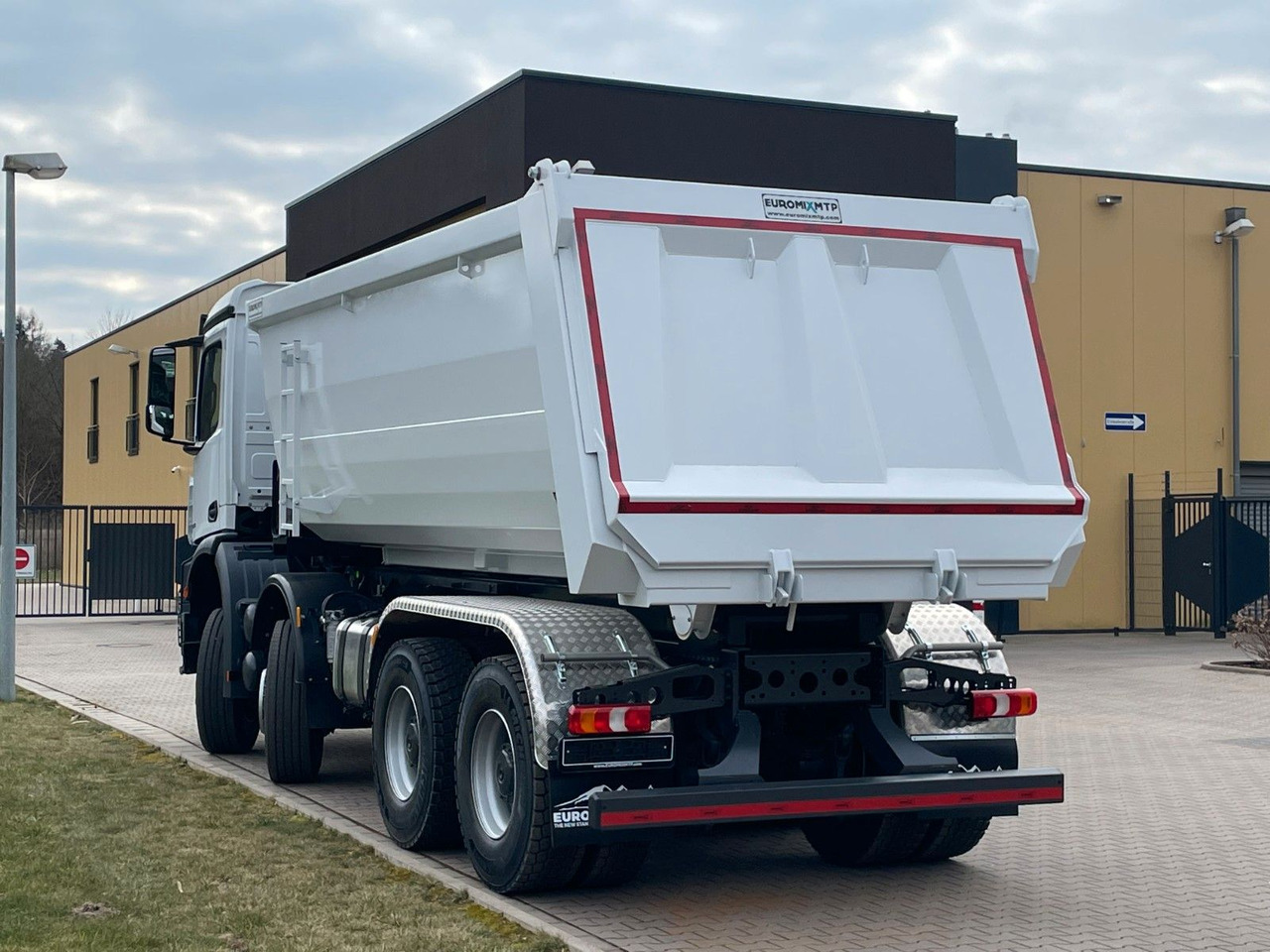Mercedes-Benz 4142 8X4 Mulden- Kipper - EuromixMTP - Camion benne: photos 5 Mercedes-Benz 4142 8X4 Mulden- Kipper - EuromixMTP - Camion benne: photos 5