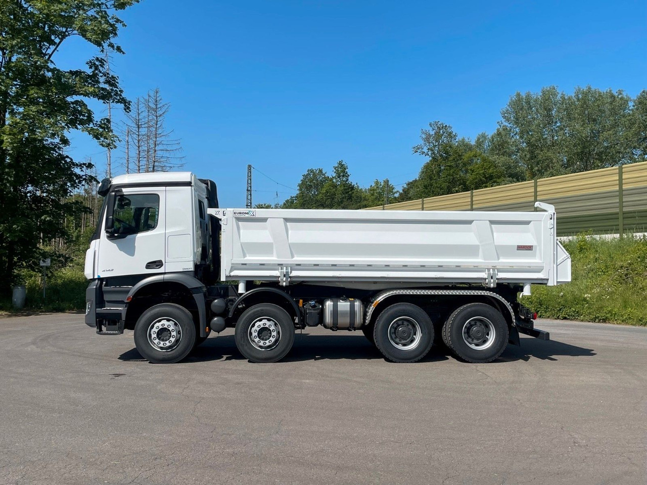 Mercedes-Benz 4145 8X4 Euromix EMT 3-Seiten-Kipper - Camion benne: photos 2 Mercedes-Benz 4145 8X4 Euromix EMT 3-Seiten-Kipper - Camion benne: photos 2