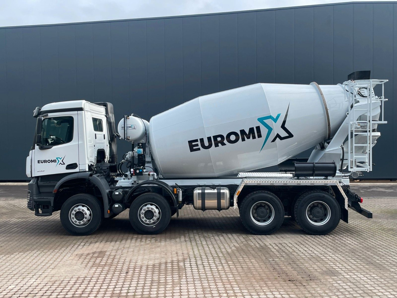 Mercedes-Benz AROCS 5 4142 B 8X4 Euro 3 EuromixMTP EM 10 - Camion malaxeur: photos 2 Mercedes-Benz AROCS 5 4142 B 8X4 Euro 3 EuromixMTP EM 10 - Camion malaxeur: photos 2