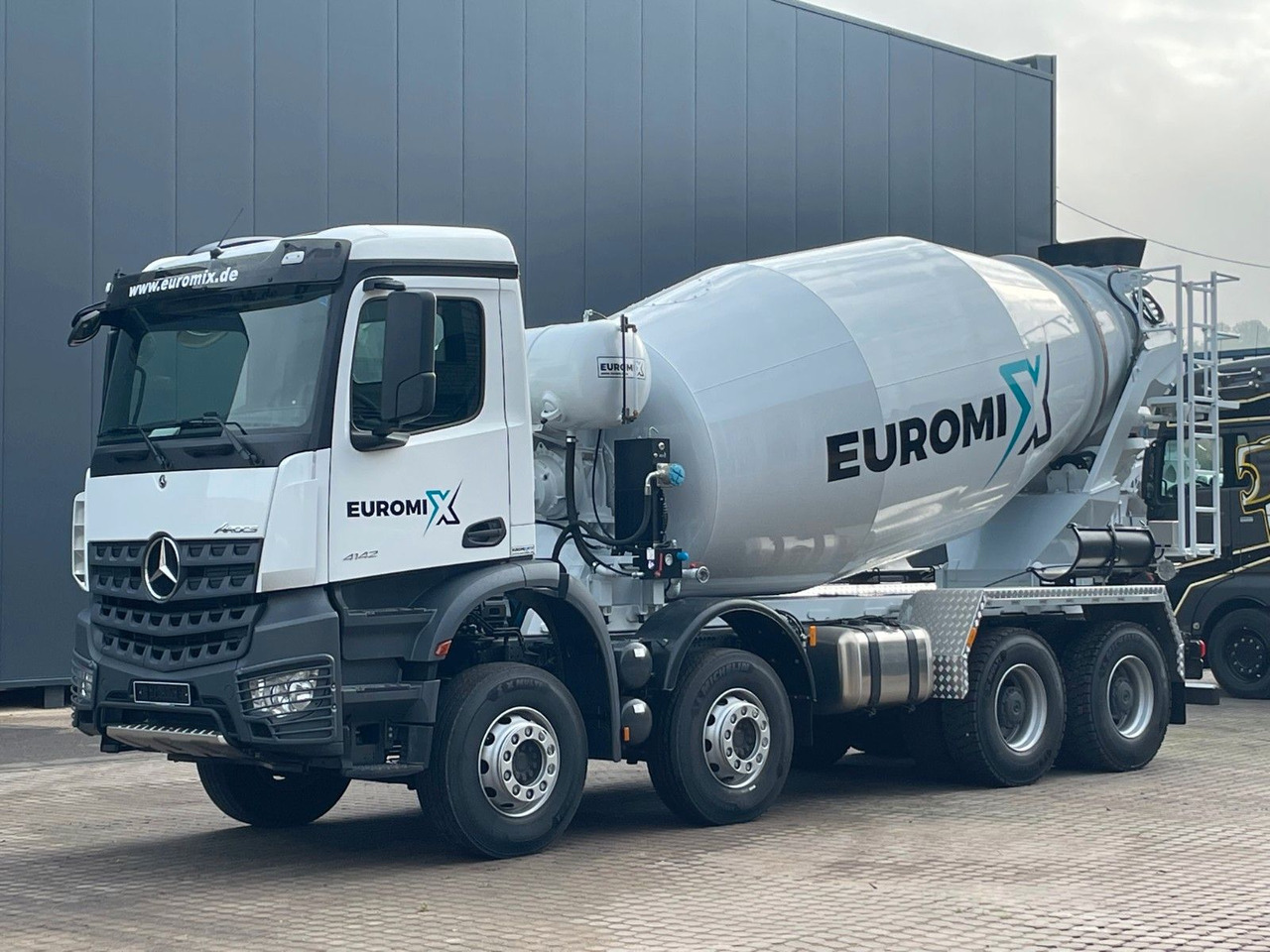 Mercedes-Benz AROCS 5 4142 B 8X4 Euro 3 EuromixMTP EM 10 - Camion malaxeur: photos 1 Mercedes-Benz AROCS 5 4142 B 8X4 Euro 3 EuromixMTP EM 10 - Camion malaxeur: photos 1