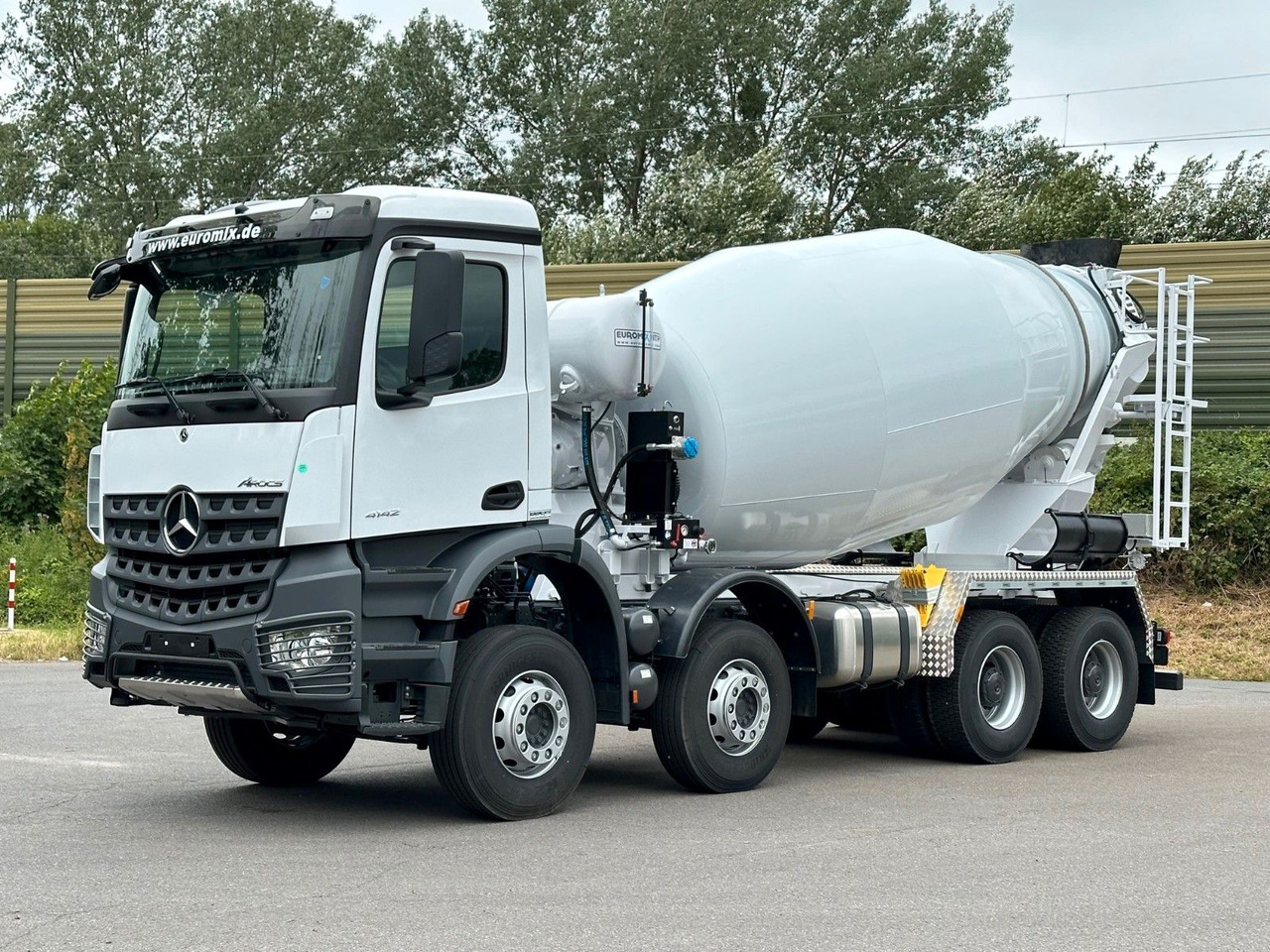 Mercedes-Benz AROCS 5 4142 B 8X4 Euro 3 EuromixMTP EM 10 - Camion malaxeur: photos 1 Mercedes-Benz AROCS 5 4142 B 8X4 Euro 3 EuromixMTP EM 10 - Camion malaxeur: photos 1