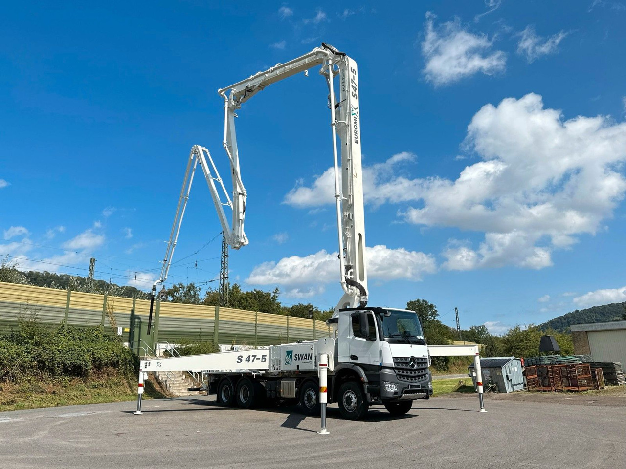 Mercedes-Benz Arocs 5 4142 8x4 SWAN TSP 47-5 160RZ ( 47m ) - Camion malaxeur: photos 1 Mercedes-Benz Arocs 5 4142 8x4 SWAN TSP 47-5 160RZ ( 47m ) - Camion malaxeur: photos 1