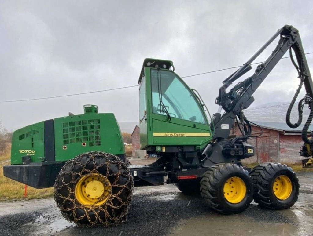 John Deere 1070 D - Abatteuse: photos 1 John Deere 1070 D - Abatteuse: photos 1