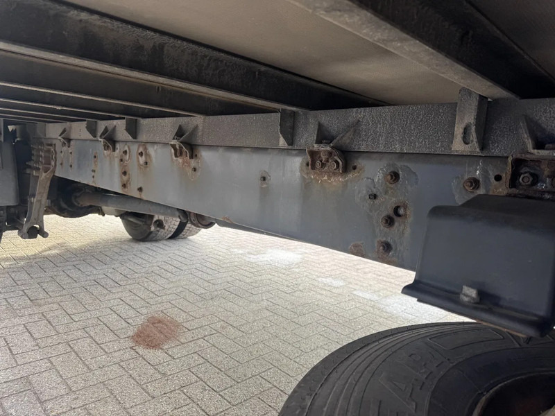 DAF LF 55.220 **MANUAL GEARBOX-BELGIAN TRUCK** - Camion fourgon: photos 4 DAF LF 55.220 **MANUAL GEARBOX-BELGIAN TRUCK** - Camion fourgon: photos 4