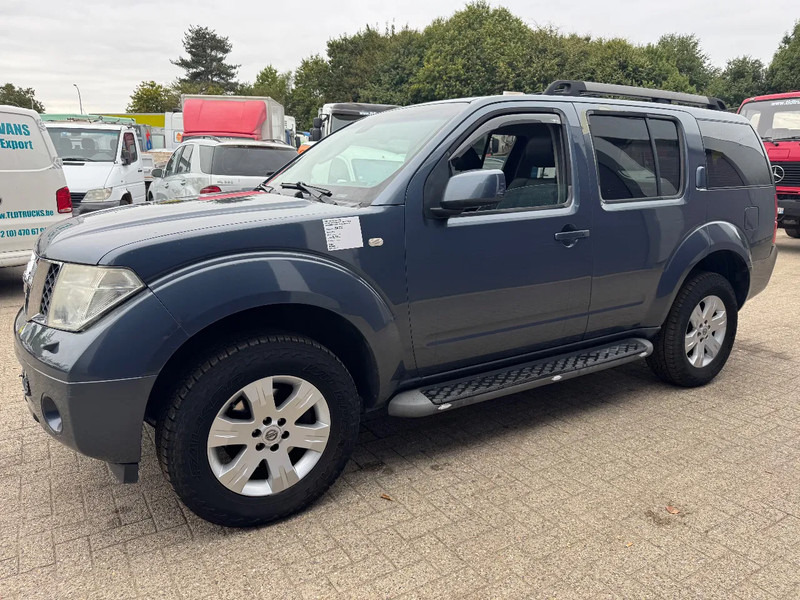 Nissan Pathfinder **2,5D-AIRCO-BELGIAN CAR** - Voiture: photos 1 Nissan Pathfinder **2,5D-AIRCO-BELGIAN CAR** - Voiture: photos 1