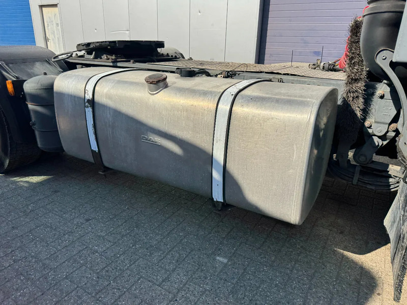 DAF XF 95.380 **EURO 3-BELGIAN TRUCK-MANUAL GEAR** - Tracteur routier: photos 4 DAF XF 95.380 **EURO 3-BELGIAN TRUCK-MANUAL GEAR** - Tracteur routier: photos 4