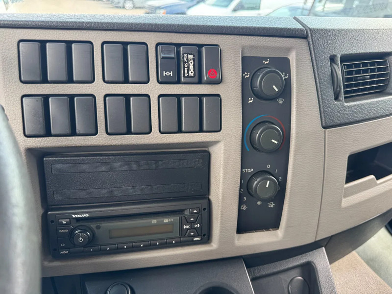 Camion fourgon Volvo FL 240 **EURO 4-MANUAL GEARBOX**: photos 19 Camion fourgon Volvo FL 240 **EURO 4-MANUAL GEARBOX**: photos 19