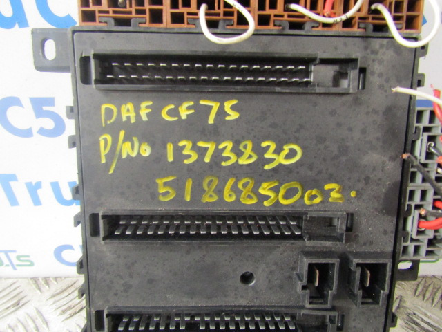 DAF CF75 FUSE BOARD 1373830 - Système électrique pour Camion: photos 2 DAF CF75 FUSE BOARD 1373830 - Système électrique pour Camion: photos 2