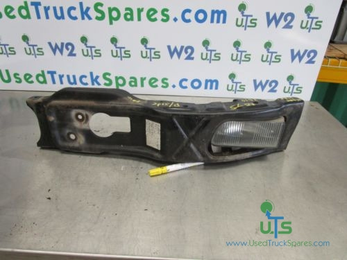 ISUZU N75 190 BUMPER / FOG LIGHT + BRACKET – PASSENGER SIDE - Cabine et intérieur pour Camion: photos 1 ISUZU N75 190 BUMPER / FOG LIGHT + BRACKET – PASSENGER SIDE - Cabine et intérieur pour Camion: photos 1