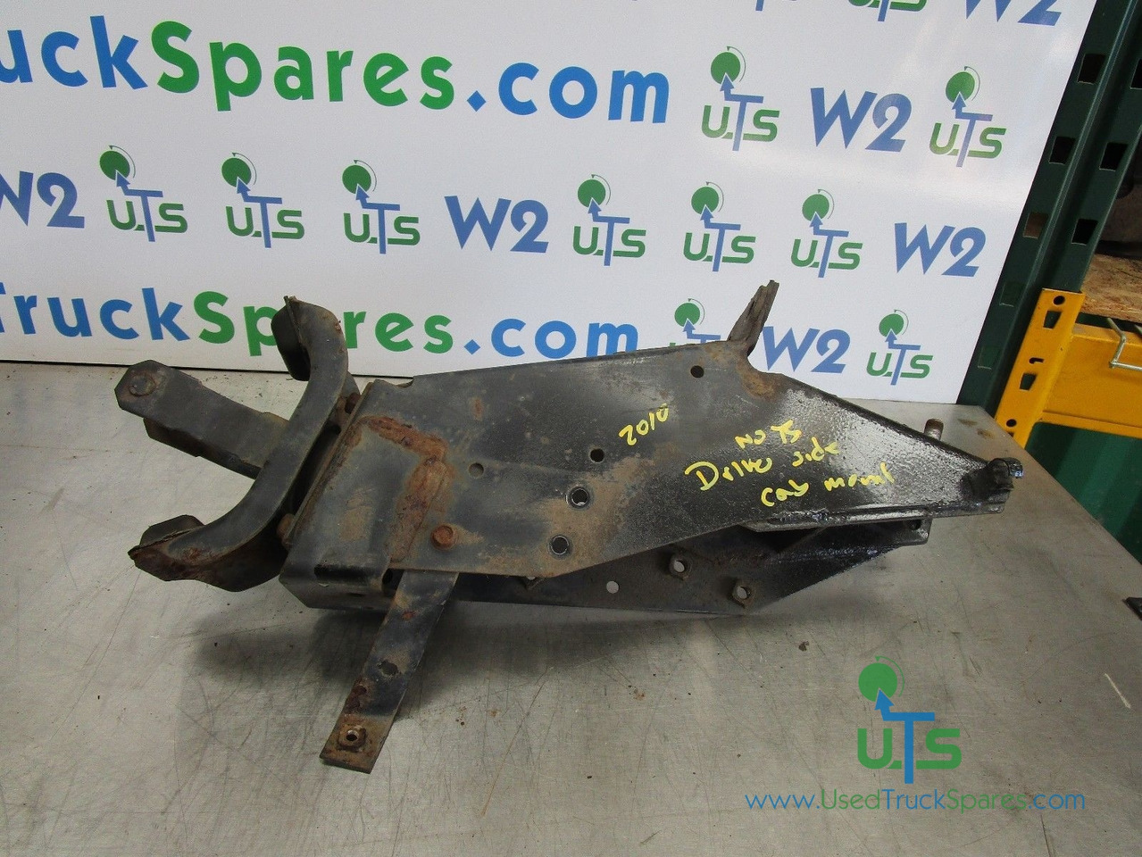 ISUZU N75 – 190 REAR CAB MOUNT+ LOCK - Cabine et intérieur pour Camion: photos 1 ISUZU N75 – 190 REAR CAB MOUNT+ LOCK - Cabine et intérieur pour Camion: photos 1