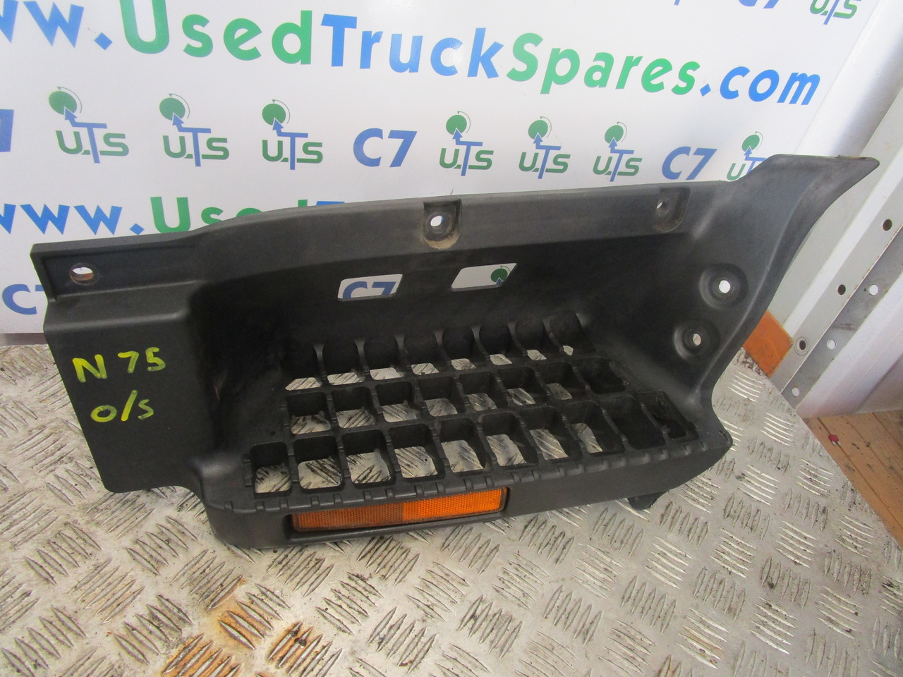 ISUZU N75 4HK1 FOOT STEP PASS/SIDE - Cabine et intérieur pour Camion: photos 1 ISUZU N75 4HK1 FOOT STEP PASS/SIDE - Cabine et intérieur pour Camion: photos 1