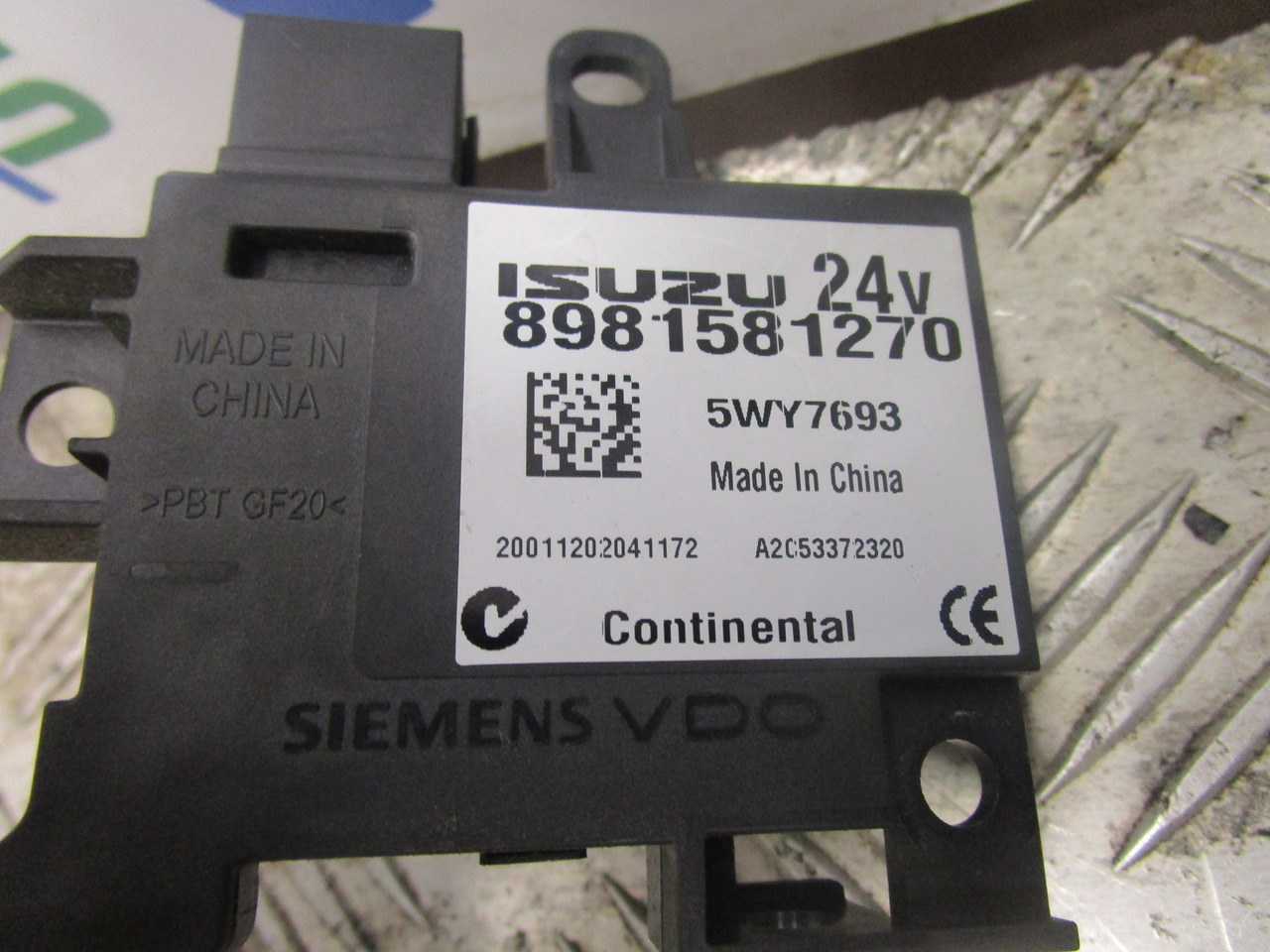 ISUZU N75 4HK1 IGNITION LOCK & KEY & TRANSPORTER - Cabine et intérieur pour Camion: photos 3 ISUZU N75 4HK1 IGNITION LOCK & KEY & TRANSPORTER - Cabine et intérieur pour Camion: photos 3