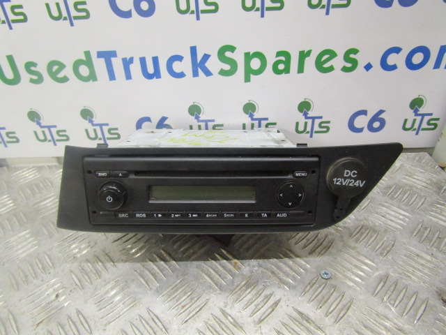 MAN ‘BLAUPUNKT’ CD/RADIO 81.28101.6180 - Cabine et intérieur pour Camion: photos 1 MAN ‘BLAUPUNKT’ CD/RADIO 81.28101.6180 - Cabine et intérieur pour Camion: photos 1