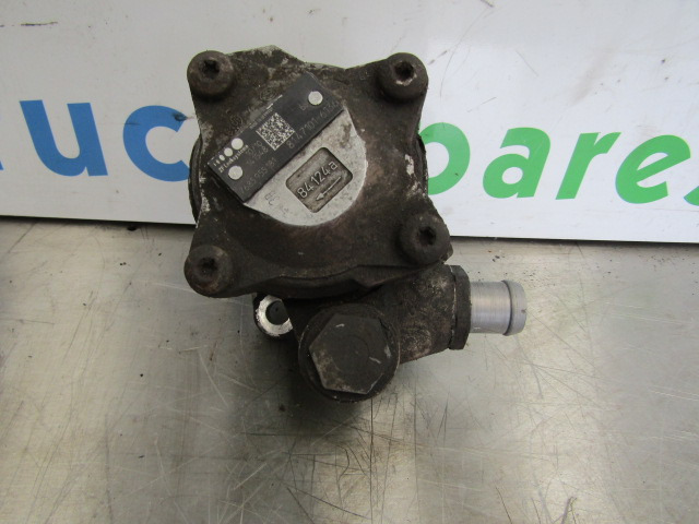 MAN TGS/TGX D2066 POWER STEERING PUMP P/NO 51.47101.6136 - Commande de gouvernail pour Camion: photos 1 MAN TGS/TGX D2066 POWER STEERING PUMP P/NO 51.47101.6136 - Commande de gouvernail pour Camion: photos 1