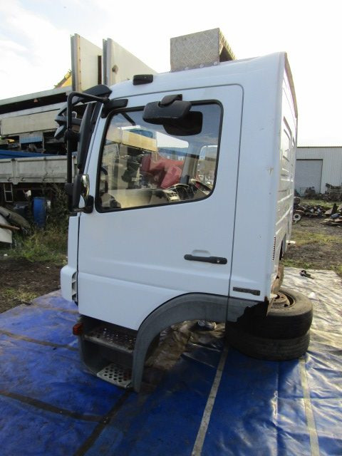 MERCEDES ATEGO 13TON CAB EX 2011 - Cabine pour Camion: photos 2 MERCEDES ATEGO 13TON CAB EX 2011 - Cabine pour Camion: photos 2