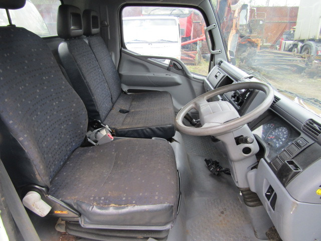 MITSUBISHI FUSO 35C13 EURO 5 CAB 2012 - Cabine pour Camion: photos 3 MITSUBISHI FUSO 35C13 EURO 5 CAB 2012 - Cabine pour Camion: photos 3