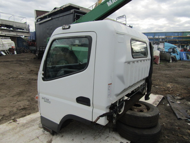 MITSUBISHI FUSO 35C13 EURO 5 CAB 2012 - Cabine pour Camion: photos 4 MITSUBISHI FUSO 35C13 EURO 5 CAB 2012 - Cabine pour Camion: photos 4