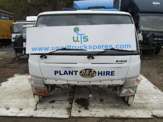 MITSUBISHI FUSO 7C15/18 CAB 2012 - Cabine pour Camion: photos 1 MITSUBISHI FUSO 7C15/18 CAB 2012 - Cabine pour Camion: photos 1