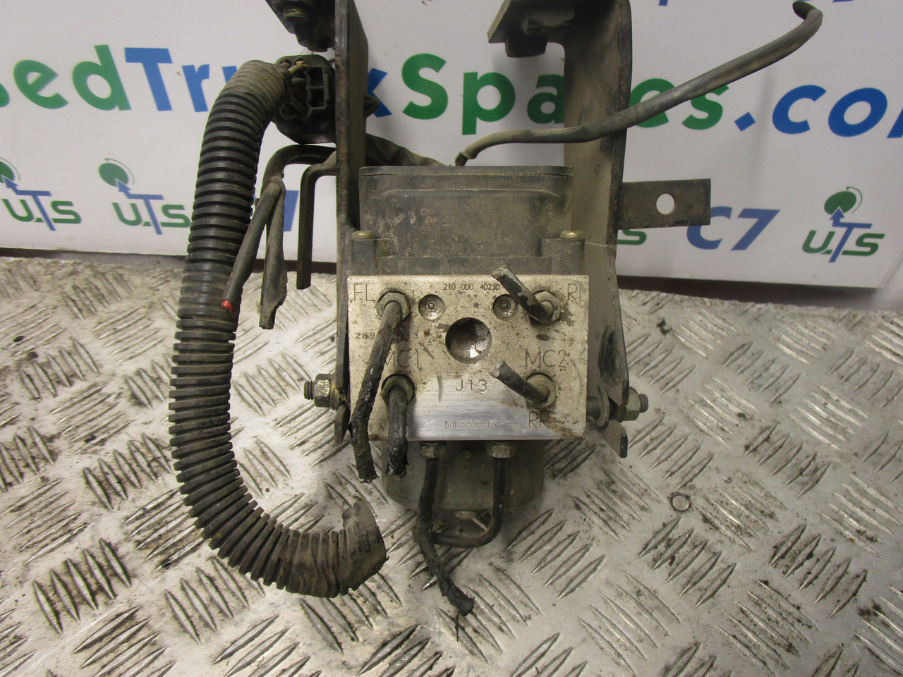 MITSUBISHI FUSO / CANTER ABS PUMP P/NO MK355141 - Pièces de frein pour Camion: photos 1 MITSUBISHI FUSO / CANTER ABS PUMP P/NO MK355141 - Pièces de frein pour Camion: photos 1