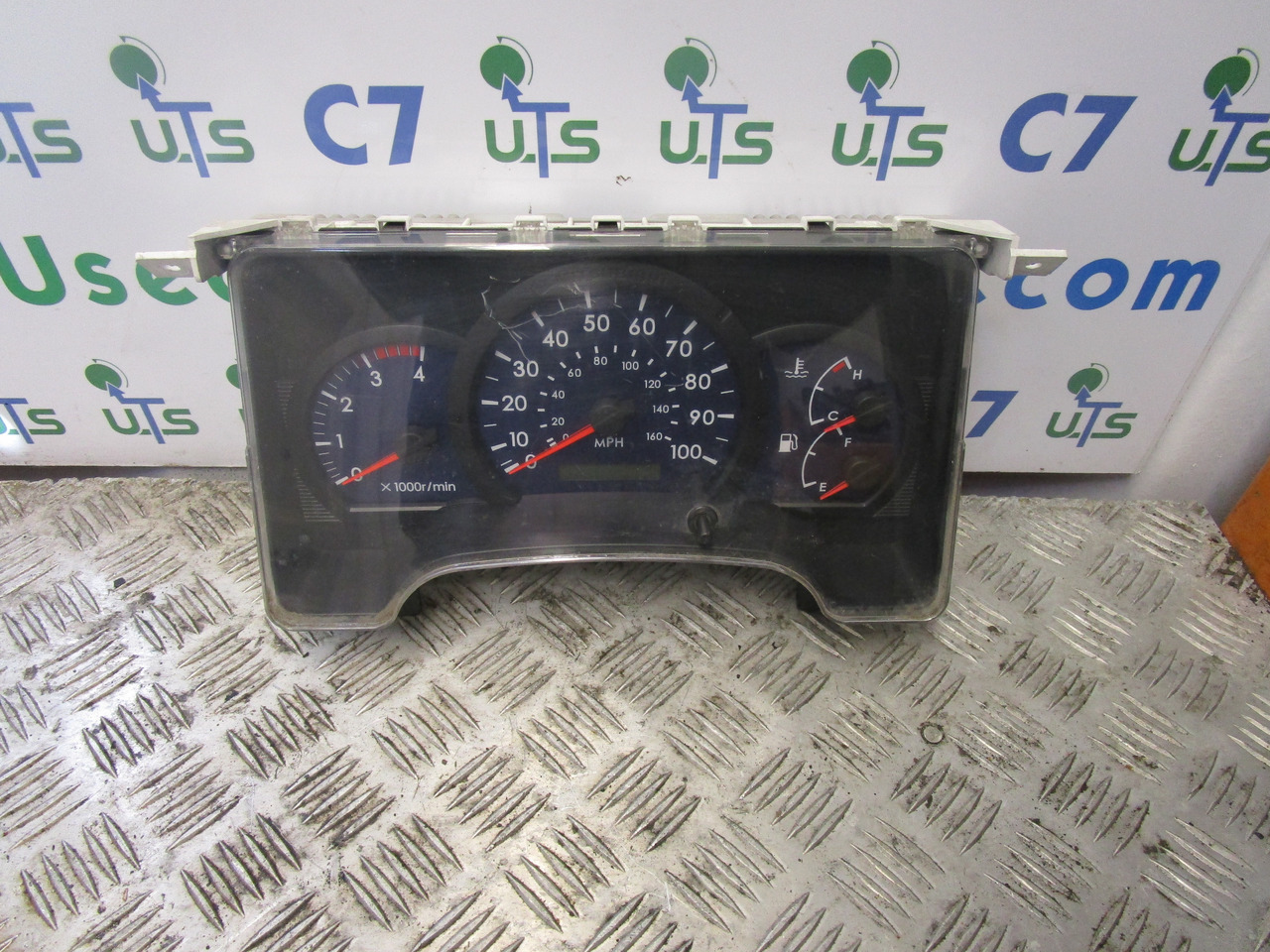 MITSUBISHI FUSO CLOCK CLUSTER P/NO MK542223 - Système électrique pour Camion: photos 1 MITSUBISHI FUSO CLOCK CLUSTER P/NO MK542223 - Système électrique pour Camion: photos 1
