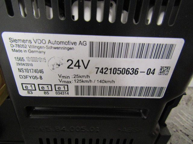 RENAULT MIDLUM DXI CLOCK CLUSTER P/NO 7421050636-04 - Cabine et intérieur pour Camion: photos 3 RENAULT MIDLUM DXI CLOCK CLUSTER P/NO 7421050636-04 - Cabine et intérieur pour Camion: photos 3