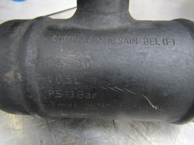 RENAULT PREMIUM COMPRESSOR PIPE & CHAMBER TYPE 5010300526 - Moteur et pièces pour Camion: photos 3 RENAULT PREMIUM COMPRESSOR PIPE & CHAMBER TYPE 5010300526 - Moteur et pièces pour Camion: photos 3