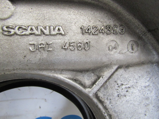 SCANIA 144/164 V8 FRONT CRANK CASE COVER P/NO 1424399 - Moteur et pièces pour Camion: photos 2 SCANIA 144/164 V8 FRONT CRANK CASE COVER P/NO 1424399 - Moteur et pièces pour Camion: photos 2