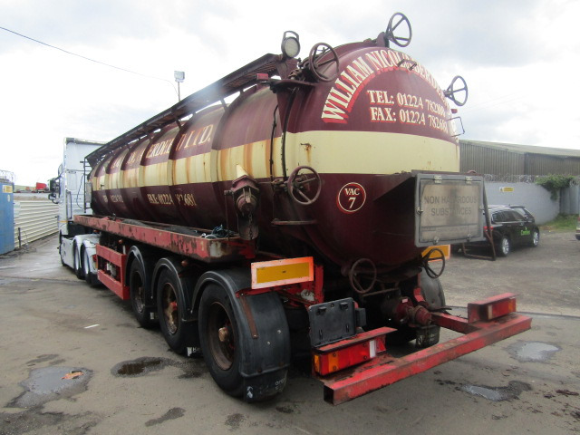 VACUUM TANKER TRAILER TRI AXLE 1996 STEEL TANK FITTED WITH 3CYL PERKINS DONKEY ENGINE - Semi-remorque citerne: photos 3 VACUUM TANKER TRAILER TRI AXLE 1996 STEEL TANK FITTED WITH 3CYL PERKINS DONKEY ENGINE - Semi-remorque citerne: photos 3