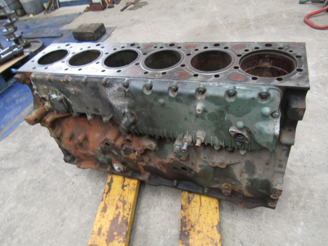 VOLVO FH13A ENGINE BLOCK ( NEEDS 1 LINER) - Moteur et pièces pour Camion: photos 5 VOLVO FH13A ENGINE BLOCK ( NEEDS 1 LINER) - Moteur et pièces pour Camion: photos 5