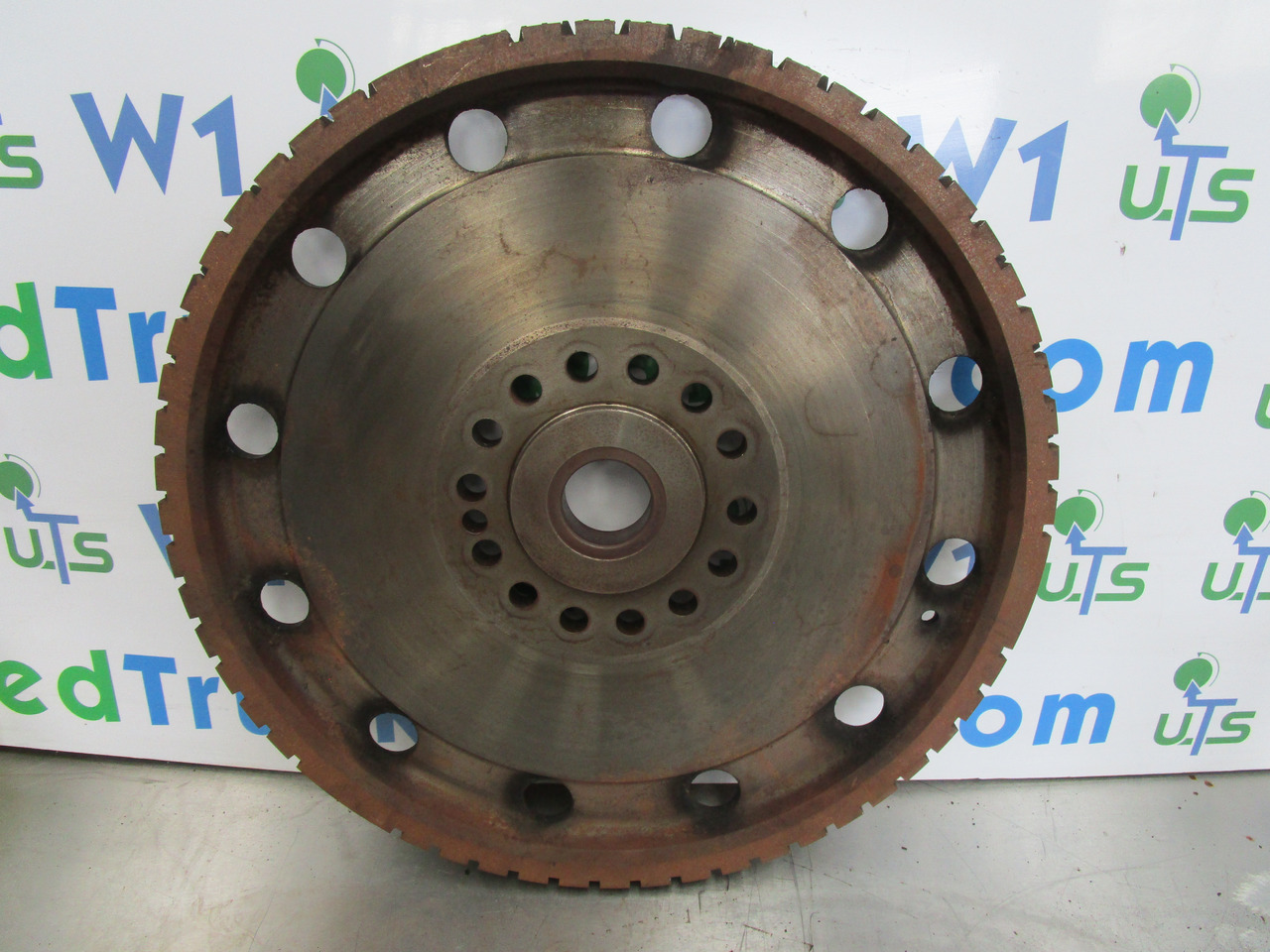 VOLVO FM9 / FM12 VT FLYWHEEL - Volant moteur pour Camion: photos 1 VOLVO FM9 / FM12 VT FLYWHEEL - Volant moteur pour Camion: photos 1