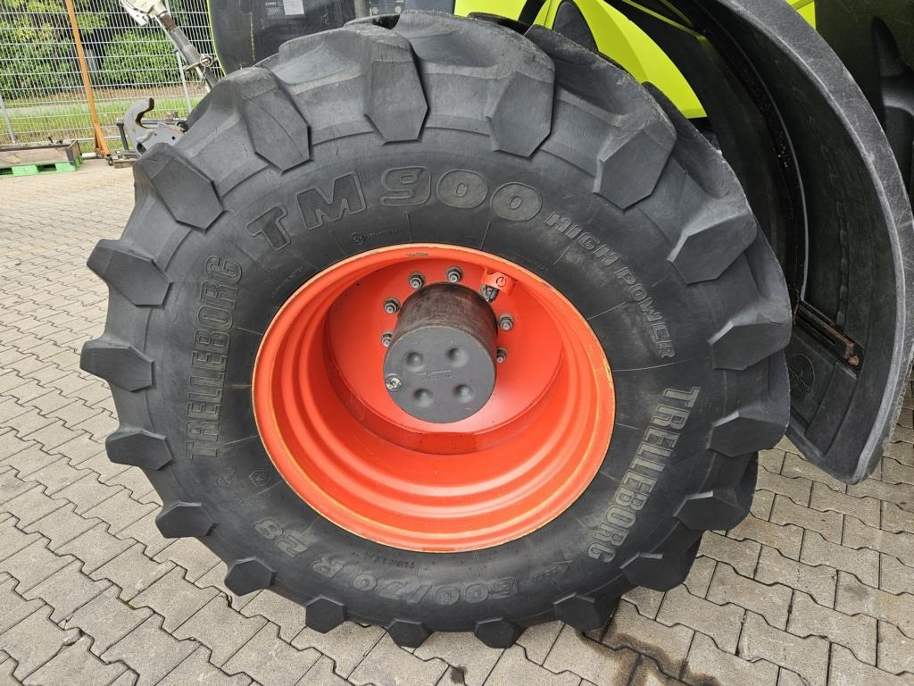 Tracteur agricole CLAAS AXION 870 CMATIC: photos 12 Tracteur agricole CLAAS AXION 870 CMATIC: photos 12