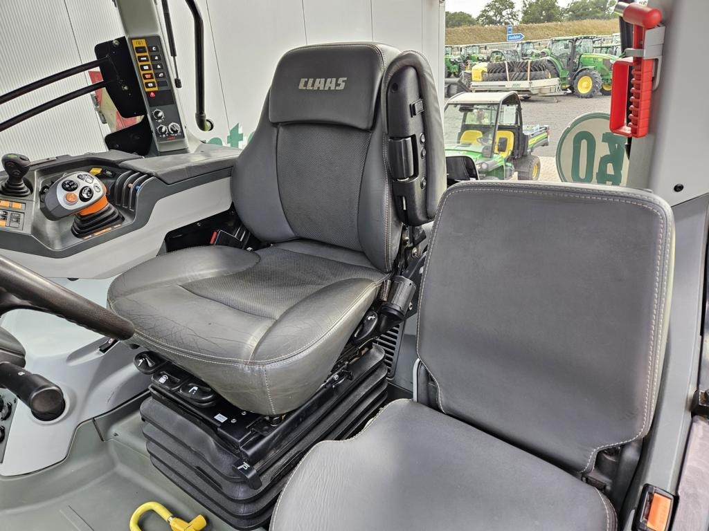 Tracteur agricole CLAAS AXION 870 CMATIC: photos 22 Tracteur agricole CLAAS AXION 870 CMATIC: photos 22