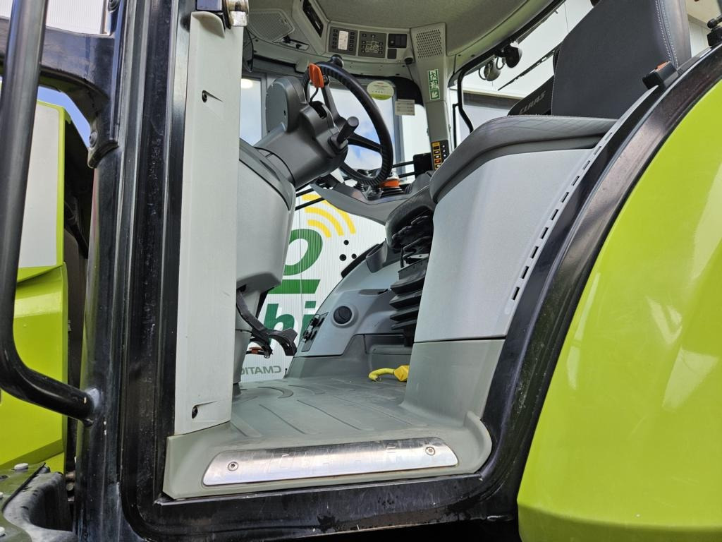Tracteur agricole CLAAS AXION 870 CMATIC: photos 23 Tracteur agricole CLAAS AXION 870 CMATIC: photos 23