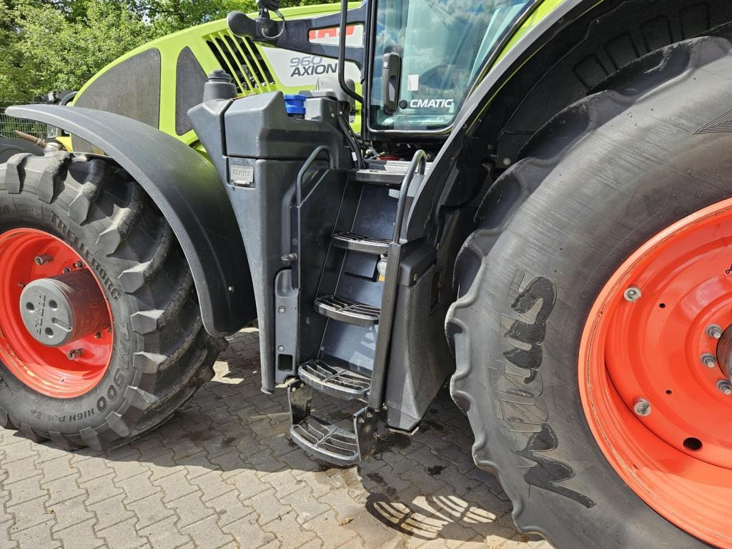 Tracteur agricole CLAAS AXION 960 CMATIC: photos 12 Tracteur agricole CLAAS AXION 960 CMATIC: photos 12