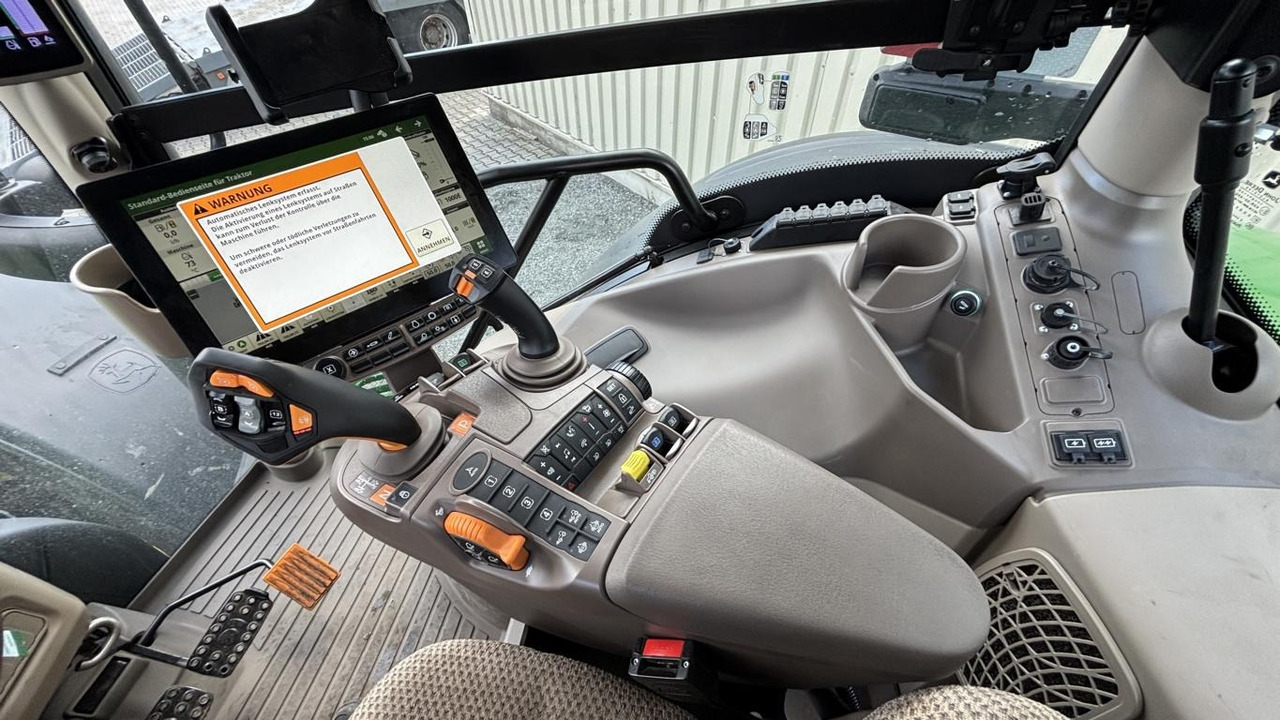 John Deere 6R215 - Tracteur agricole: photos 4 John Deere 6R215 - Tracteur agricole: photos 4