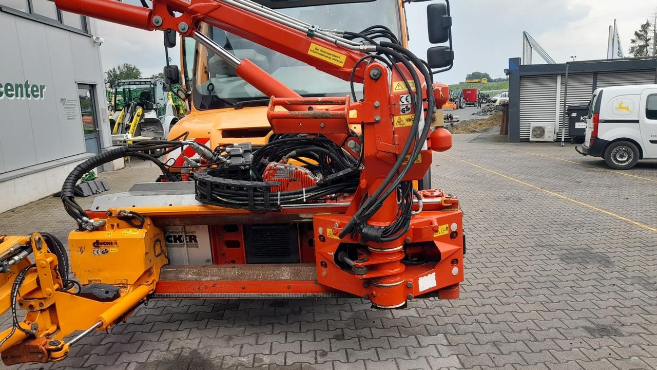 Mercedes-Benz UNIMOG U 527 - Véhicule de voirie/ Spécial: photos 2 Mercedes-Benz UNIMOG U 527 - Véhicule de voirie/ Spécial: photos 2