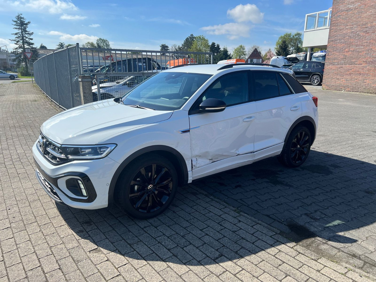 Volkswagen T-Roc R-Line 1.0 TSI Black Edition - Berline: photos 1 Volkswagen T-Roc R-Line 1.0 TSI Black Edition - Berline: photos 1