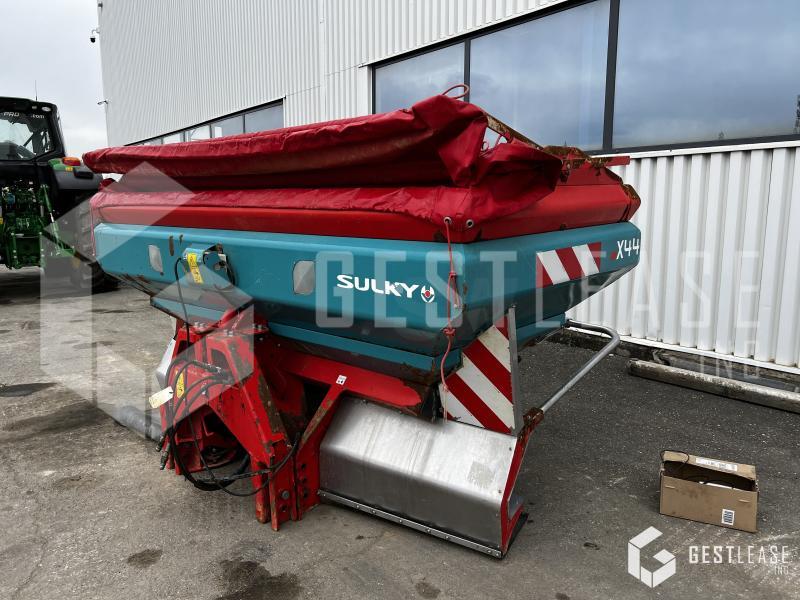 Sulky x44 - Distributeur d'engrais: photos 2 Sulky x44 - Distributeur d'engrais: photos 2